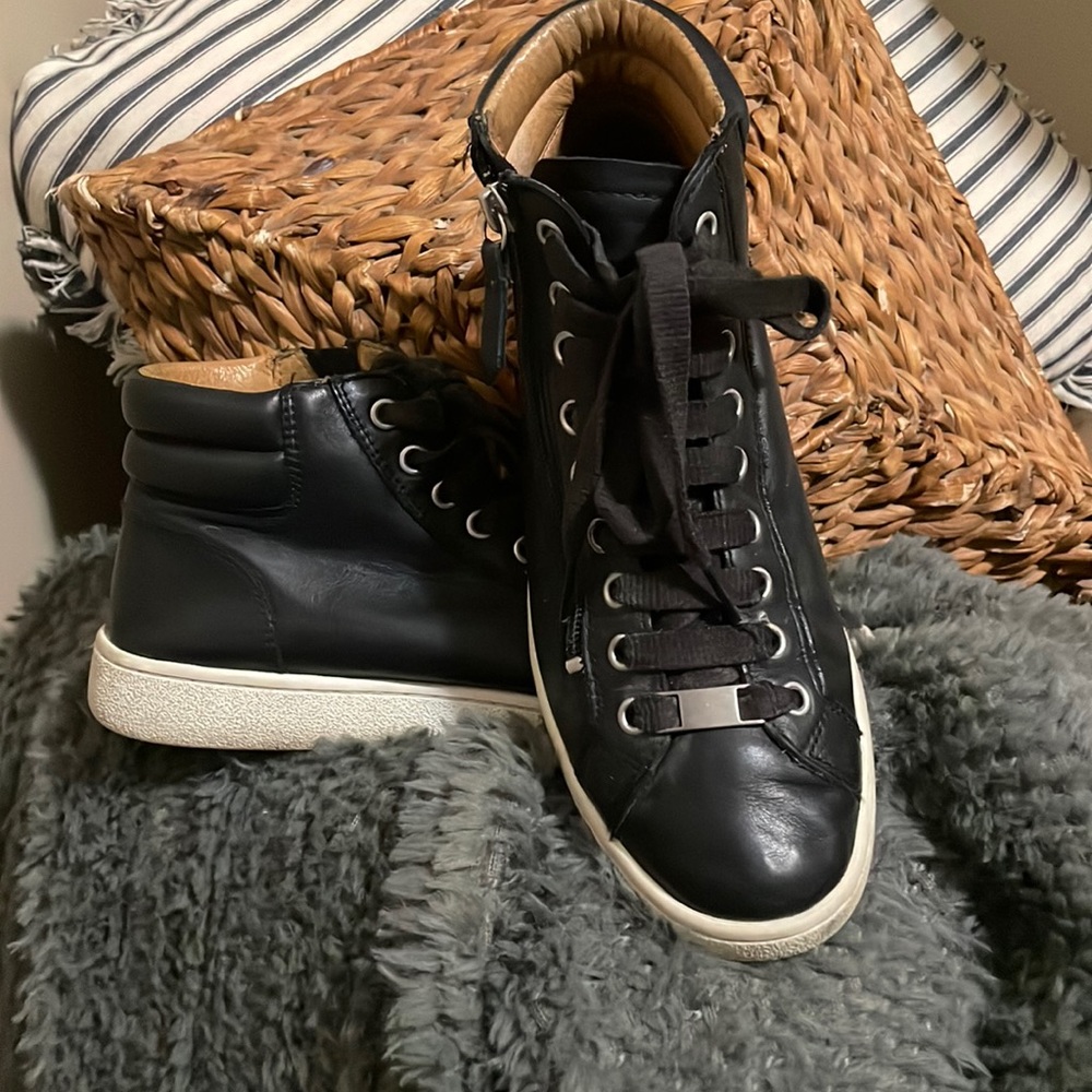 UGG High top sneakers size 8